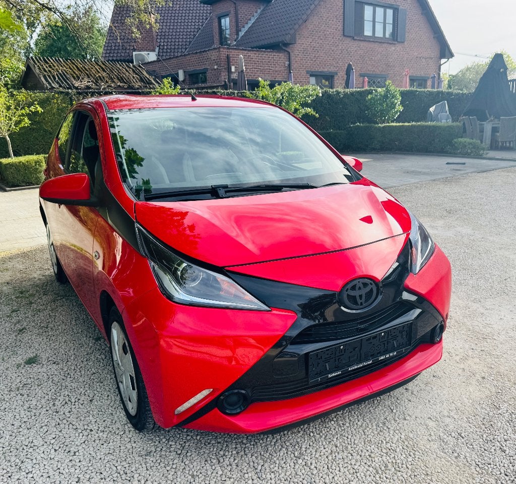 CLIMATISATION HOMOLOGUÉE TOYOTA AYGO 1.0i VVT-I XPLAY, Autos, Rouge, https://public.car-pass.be/verify/2321-3177-9371, Achat, 998 cm³