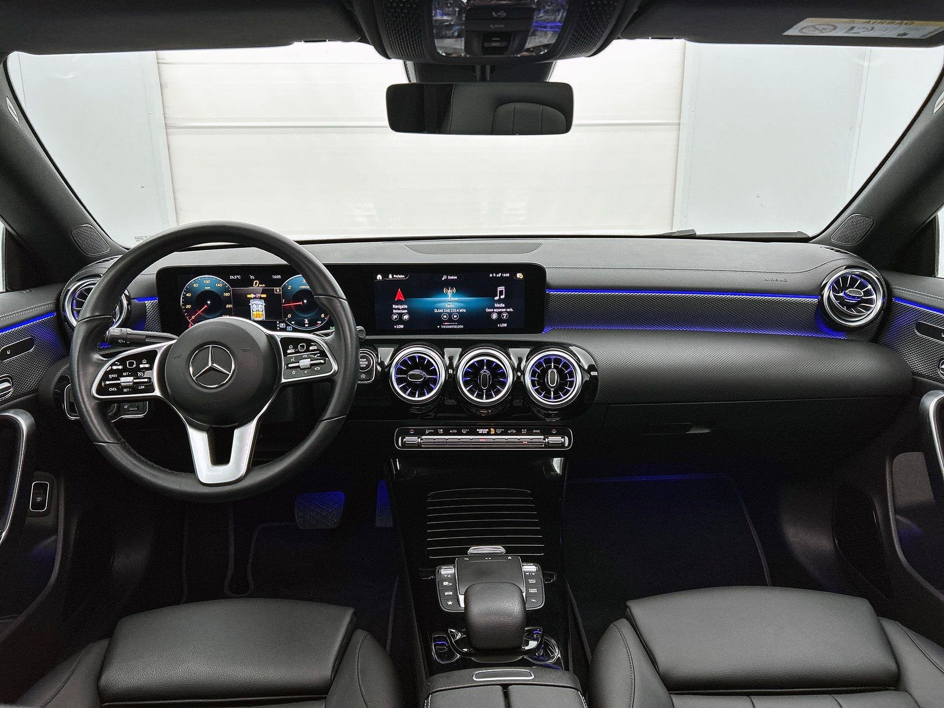 Mercedes-Benz CLA-klasse 180 D Coupé Luxury Line | Panorami, Auto's, Mercedes-Benz, Stof, Gebruikt, 4 cilinders, https://public.car-pass.be/vhr/34547acc-b451-4883-af10-0d0c3af1df18