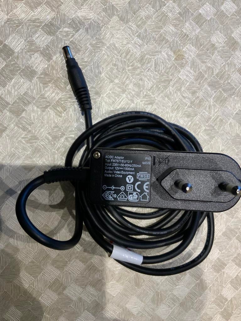 Oplader, adapter 12V/1500 mA of 2,33A, Ophalen, Zo goed als nieuw