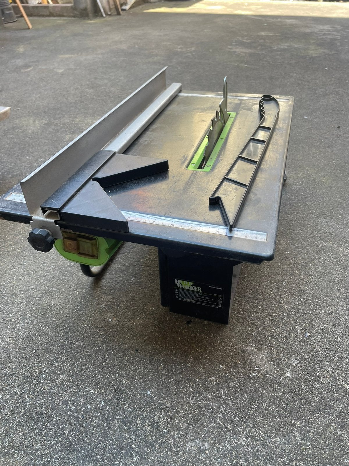 Scie sur table Build Worker BWTS600-200 – 600W, Ophalen, Gebruikt, 600 tot 1200 watt, Cirkelzaag