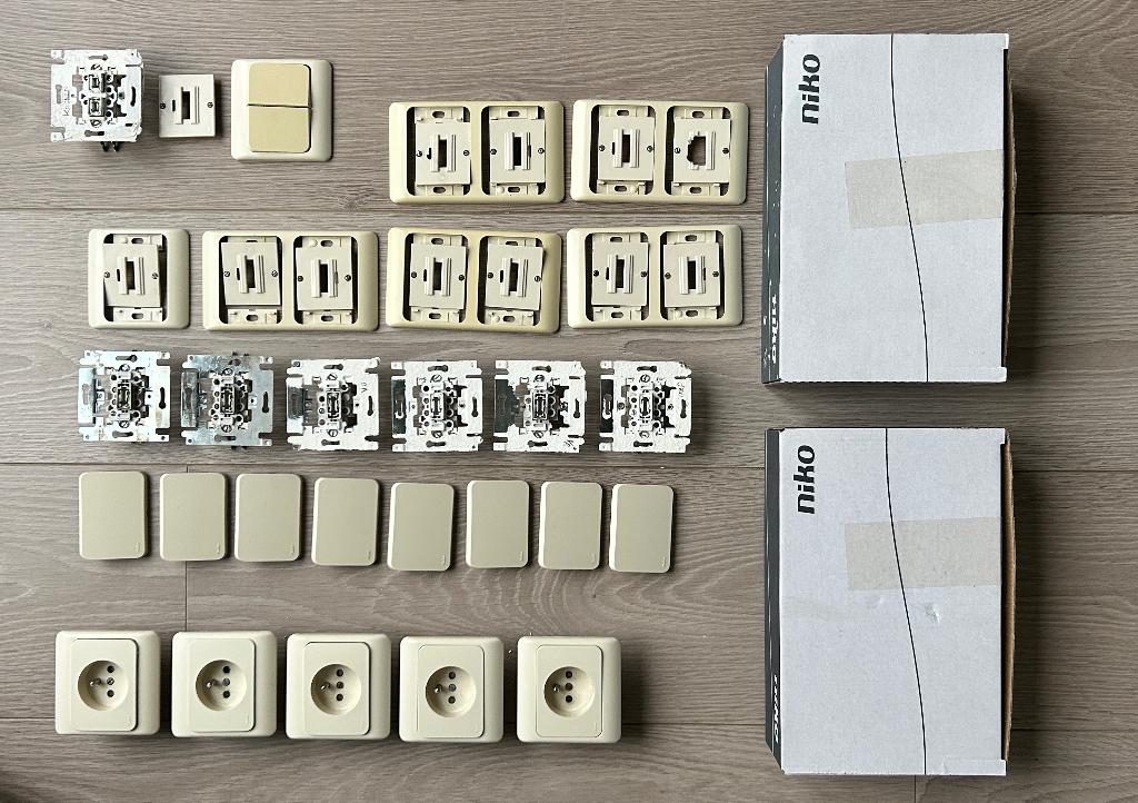 Niko PR20 schakelaars en stopcontacten, Doe-het-zelf en Bouw, Elektriciteit en Kabels, Ophalen of Verzenden, Gebruikt, Schakelaar