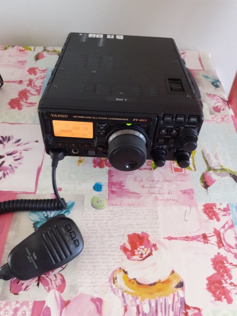 TE KOOP YAESU FT 897 HF VHF UHF 6 METERBAND, Enlèvement