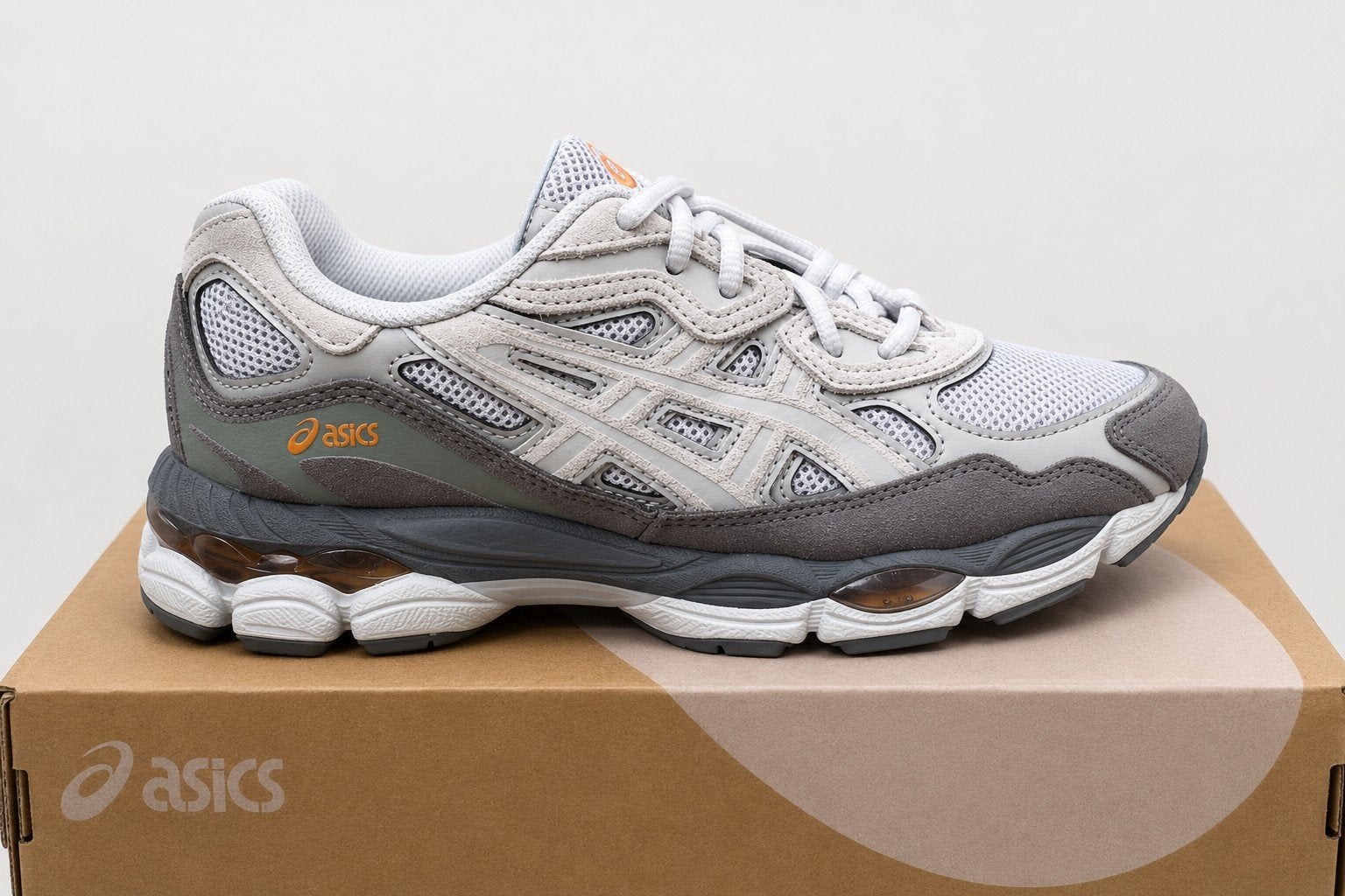 Asics gel nyc, Sportschoenen, Nieuw, Ophalen of Verzenden, Grijs