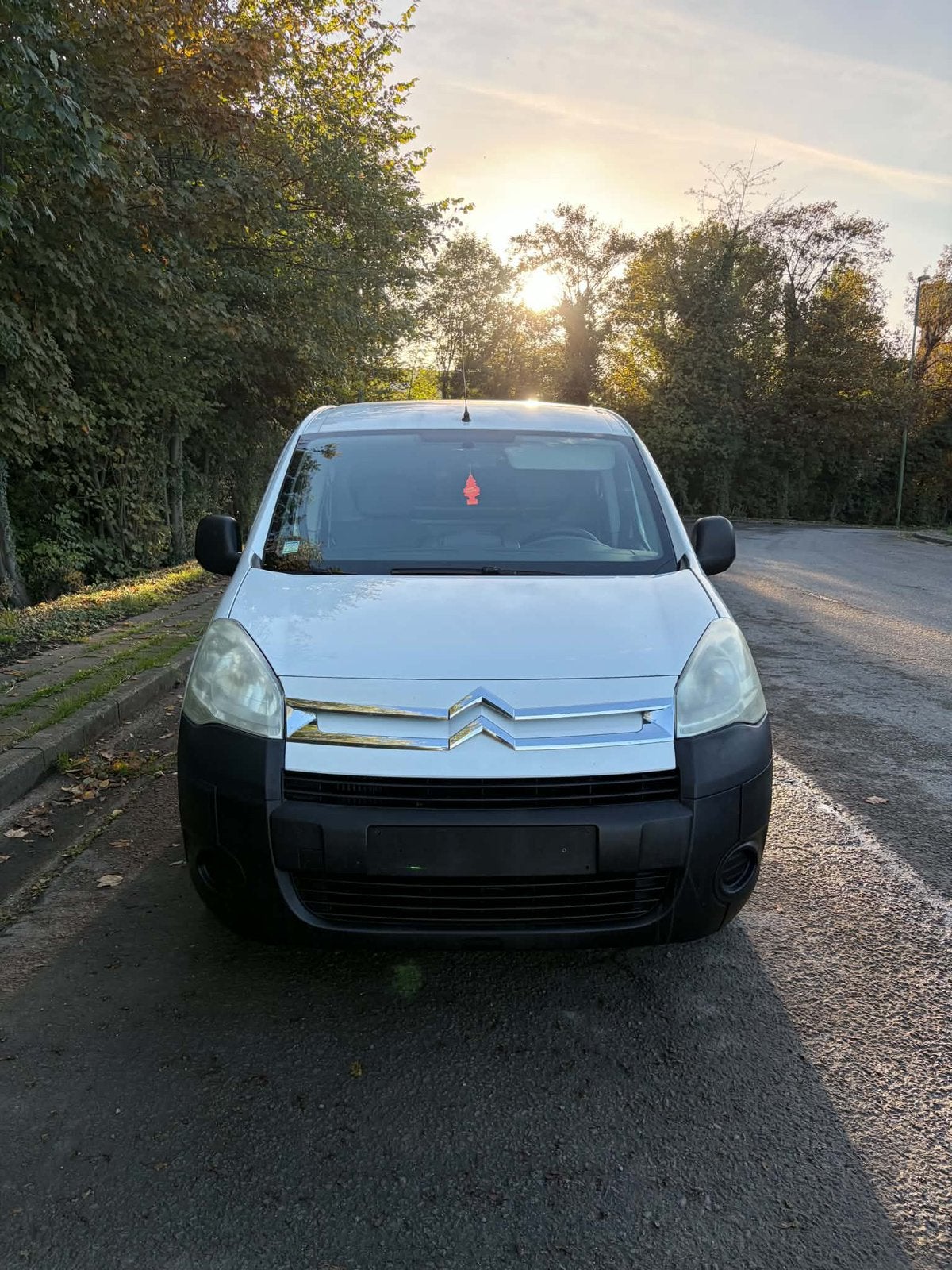 Citroën berlingo 1.6 Hdi prete à immatriculer, Autos, Entreprise, Boîte manuelle, Noir, 5 portes