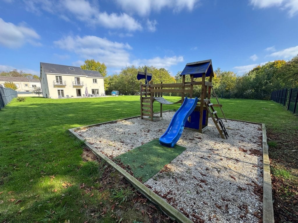 Huis van 263m2 in Charleville-Mézières, Immo, Huizen en Appartementen te koop, France, 5 kamers, Vrijstaande woning, 1500 m² of meer