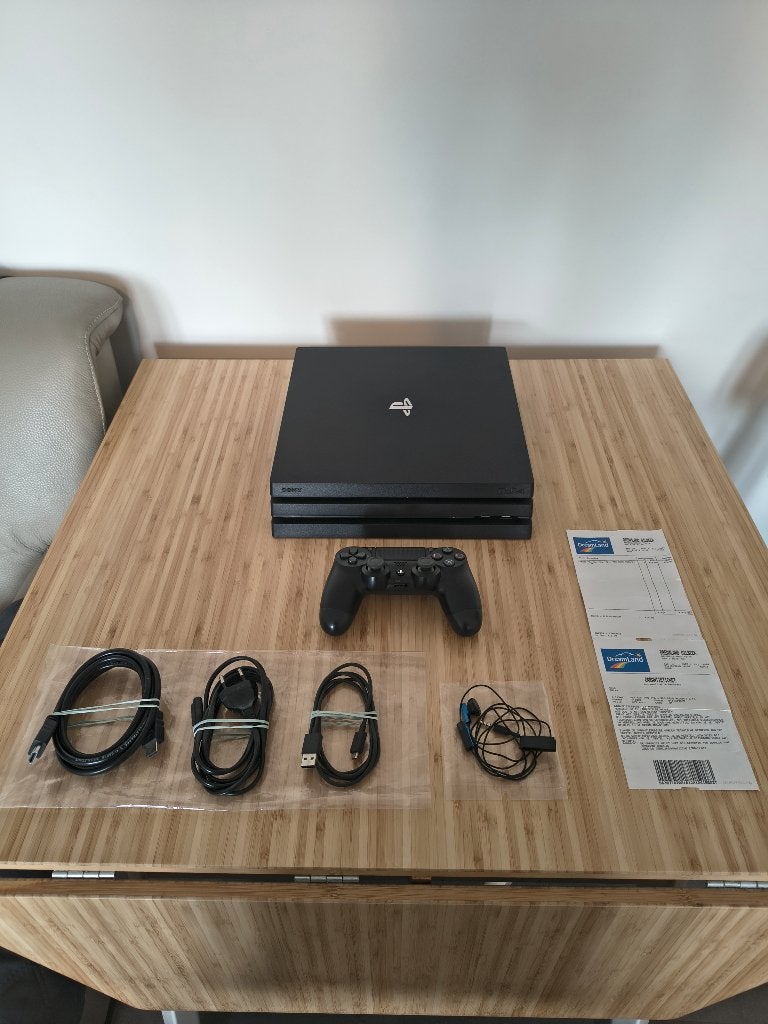 Playstation 4 PRO, Games en Spelcomputers, Ophalen, Zo goed als nieuw, 1 TB, Met 1 controller