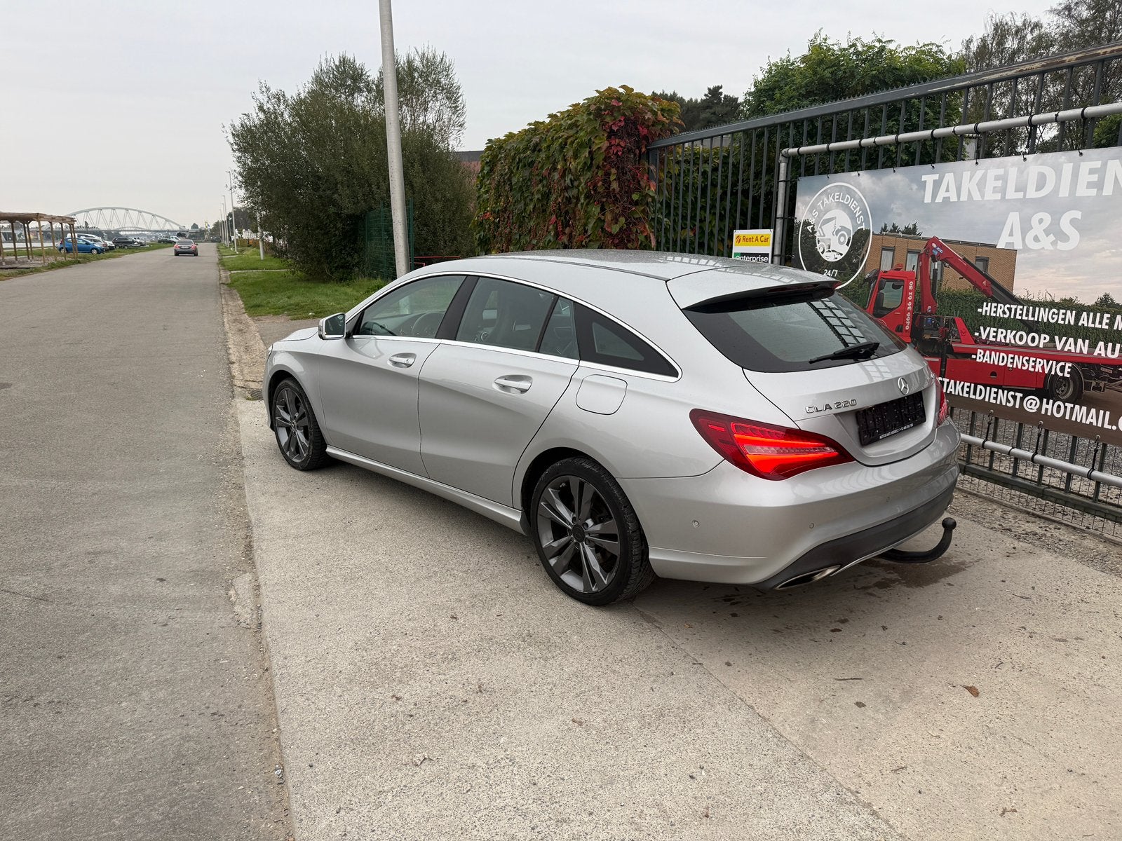 Mercedes CLA 220 4Matic, détection d'angle mort, attelage, Autos, Achat, Entreprise, Noir, 5 portes
