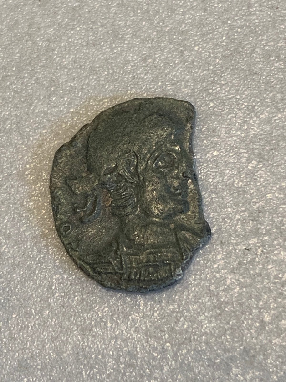 Antieke Romeinse bronzen munt – Keizer Constans I, Ophalen of Verzenden