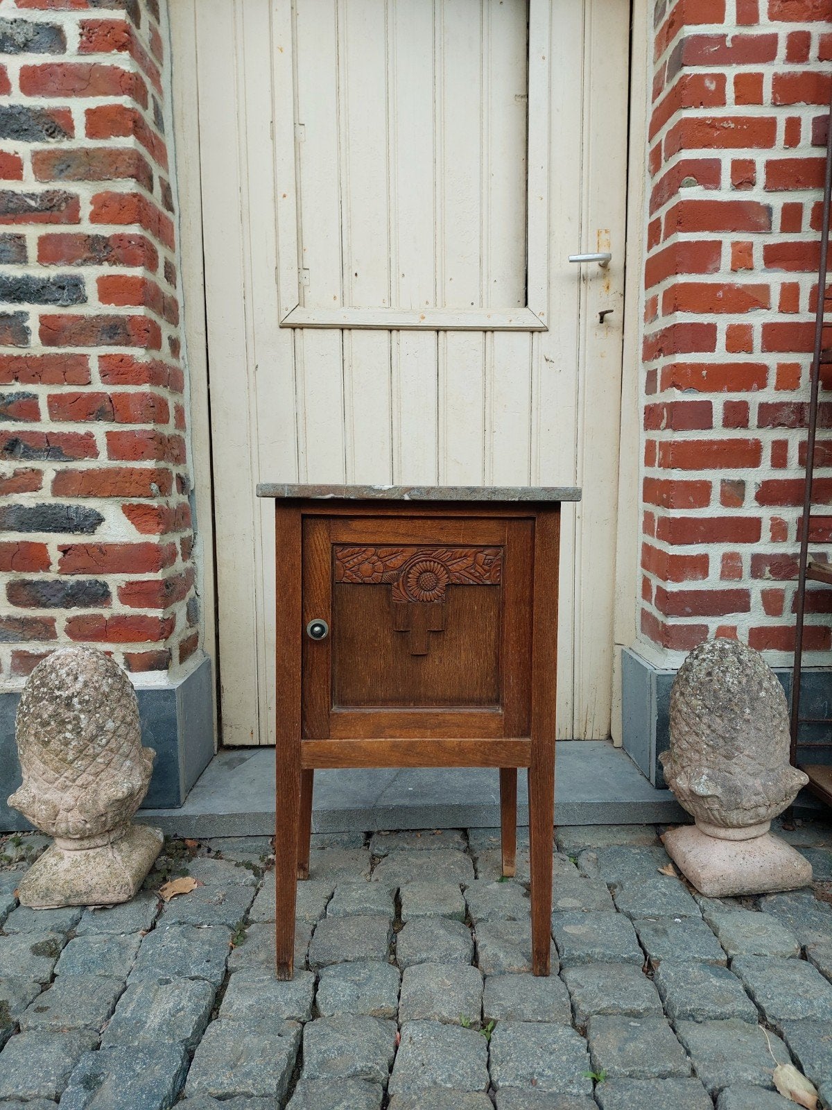 Nachtkastje, Ophalen