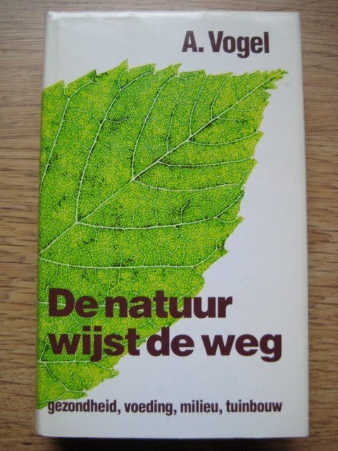 Boek van A. Vogel  - De natuur wijst de weg, Gelezen, Kruiden en Alternatief, Ophalen of Verzenden, A. Vogel