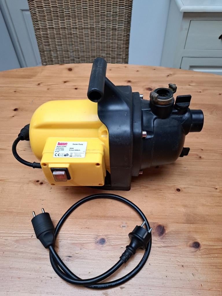 Waterpomp Gardena pomp 800 w, Ophalen