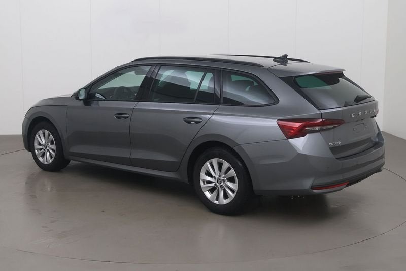 Skoda Octavia Sw 1.5 tsi etec selection 150 AT, Auto's, Automaat, Parkeersensor, 4 cilinders, Overige bekleding