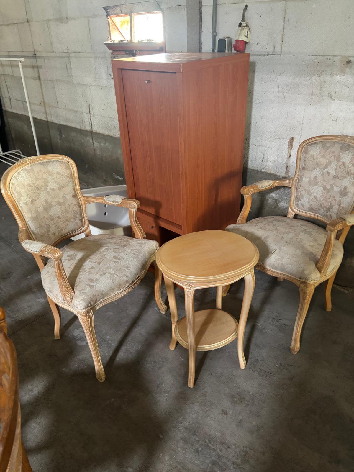 Set met te restaureren zetels, Ophalen