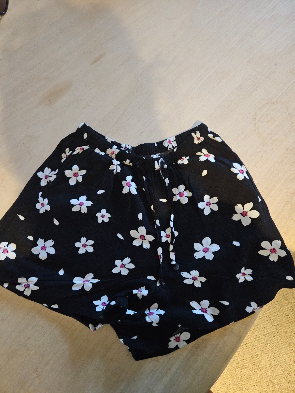 Bloemen short maat 34, Kleding | Dames, Overige Dameskleding, C&A, Ophalen, Gedragen