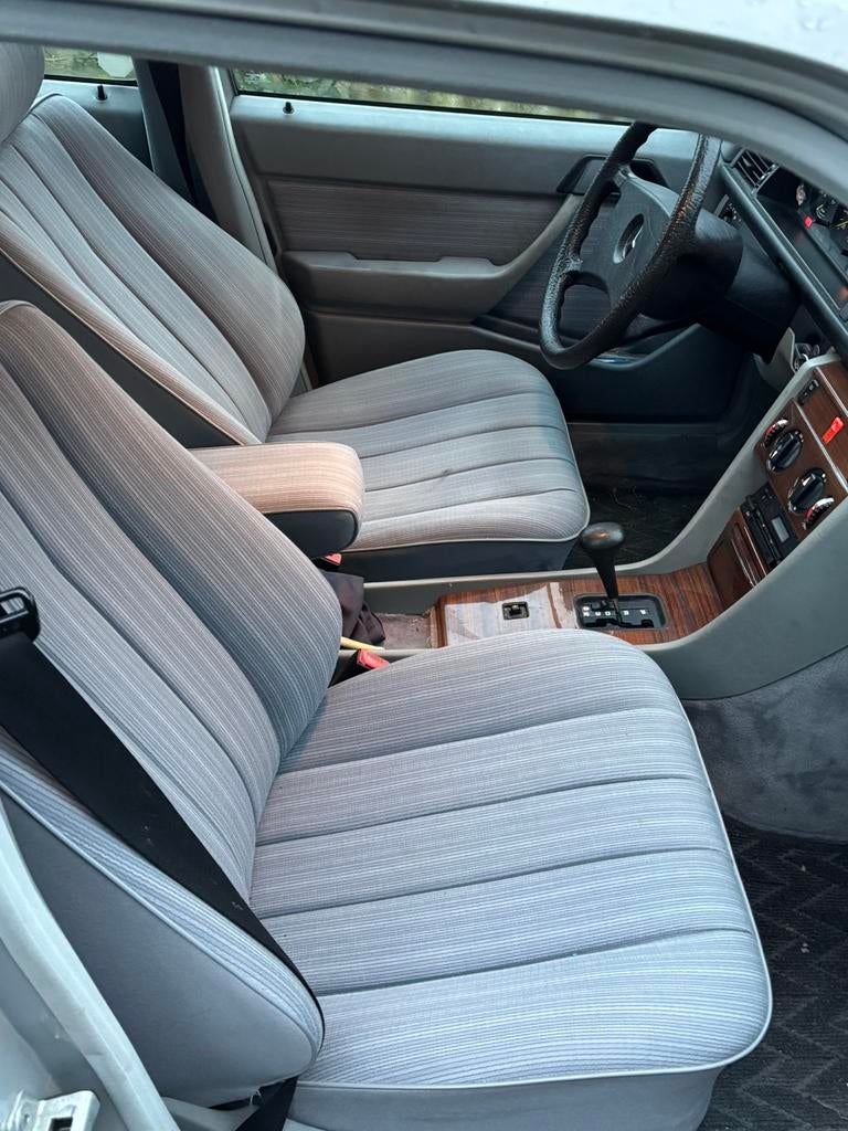 Mercedes Benz E200 Oldtimer Benzine 155000km Keuring voor v, foto 8