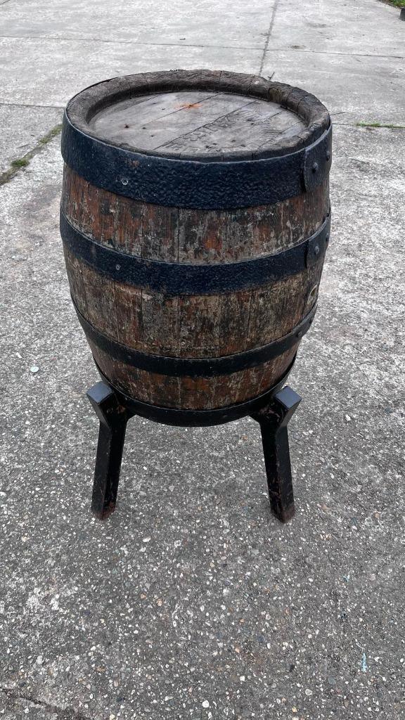 statafel onderstel met wijnvat, ook apart van elkaar te koop, Ophalen, Gebruikt