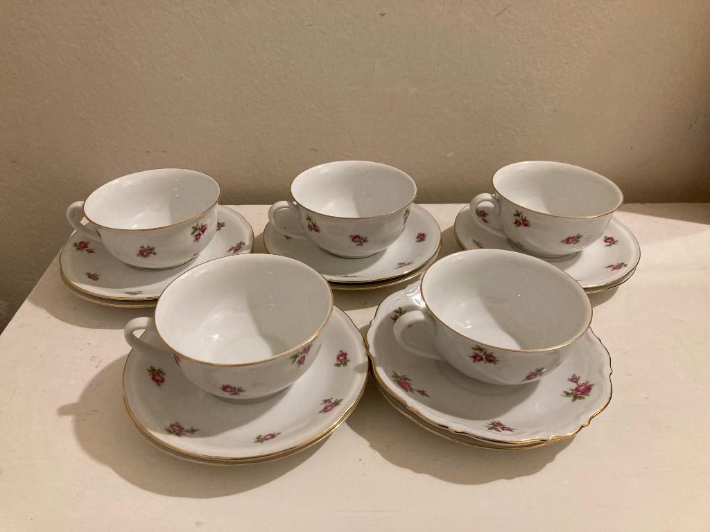 Theeset met bloemetjesmotief, Ophalen
