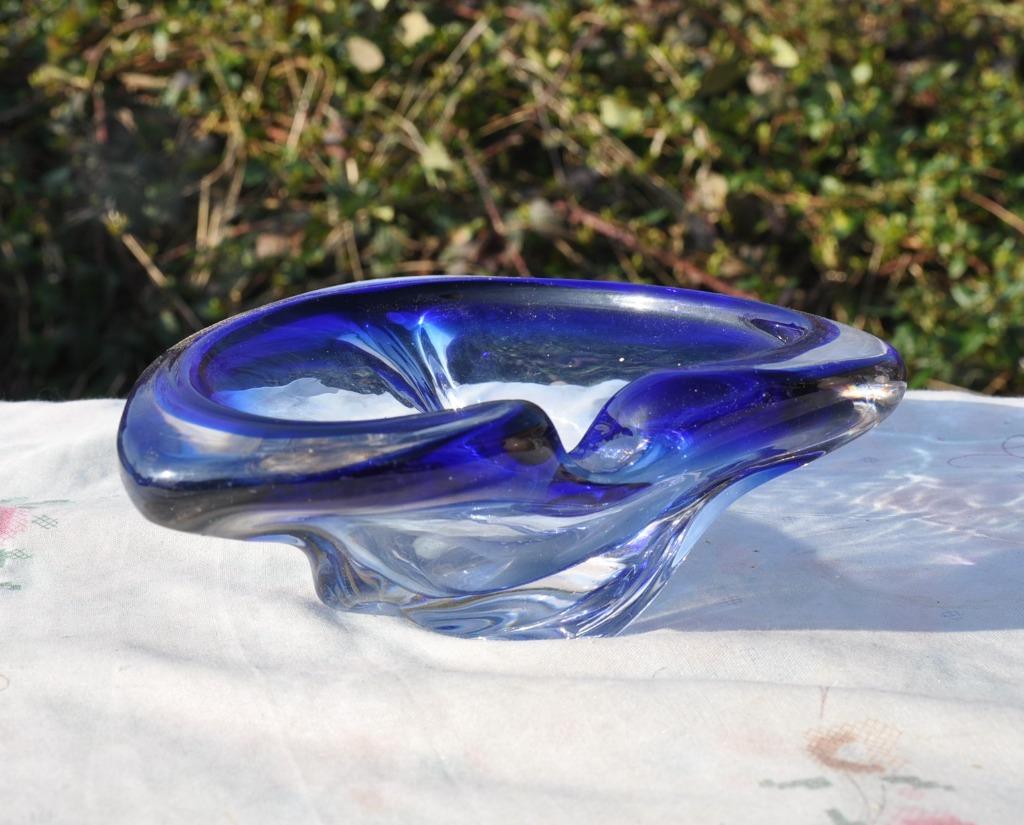 cendrier vasque triangulaire arrondi cristal bleu incolore, Ophalen of Verzenden