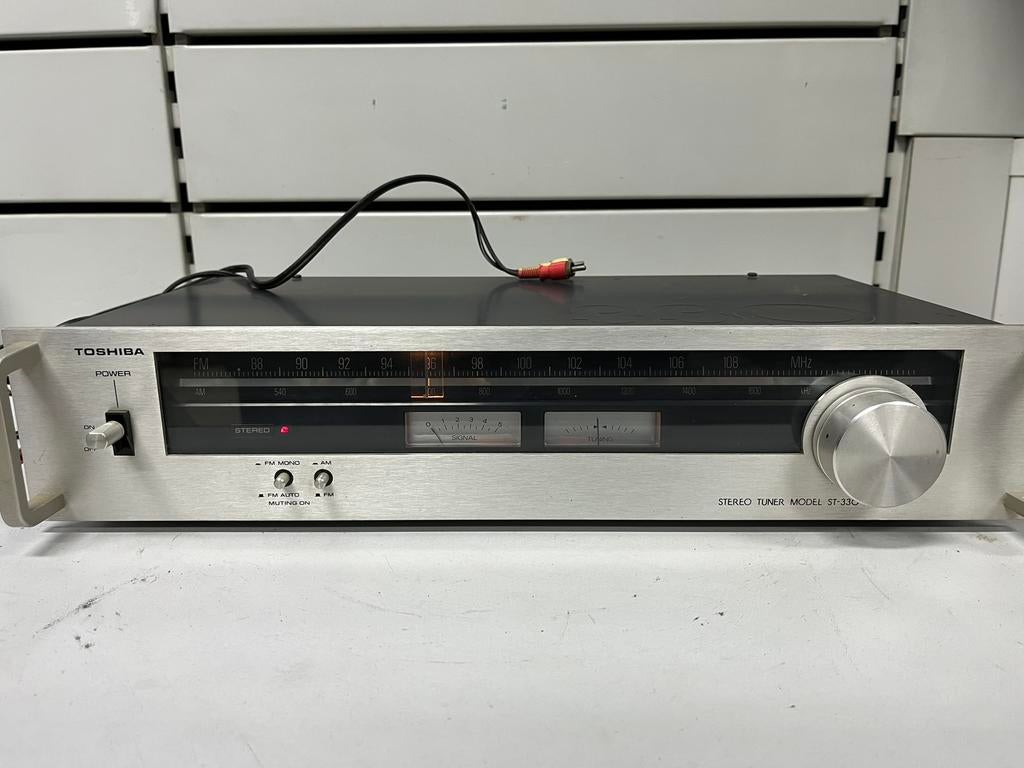 Tuner Vintage Toshiba ST-330 – Aluminium Brossé – bon état, Enlèvement ou Envoi, Utilisé