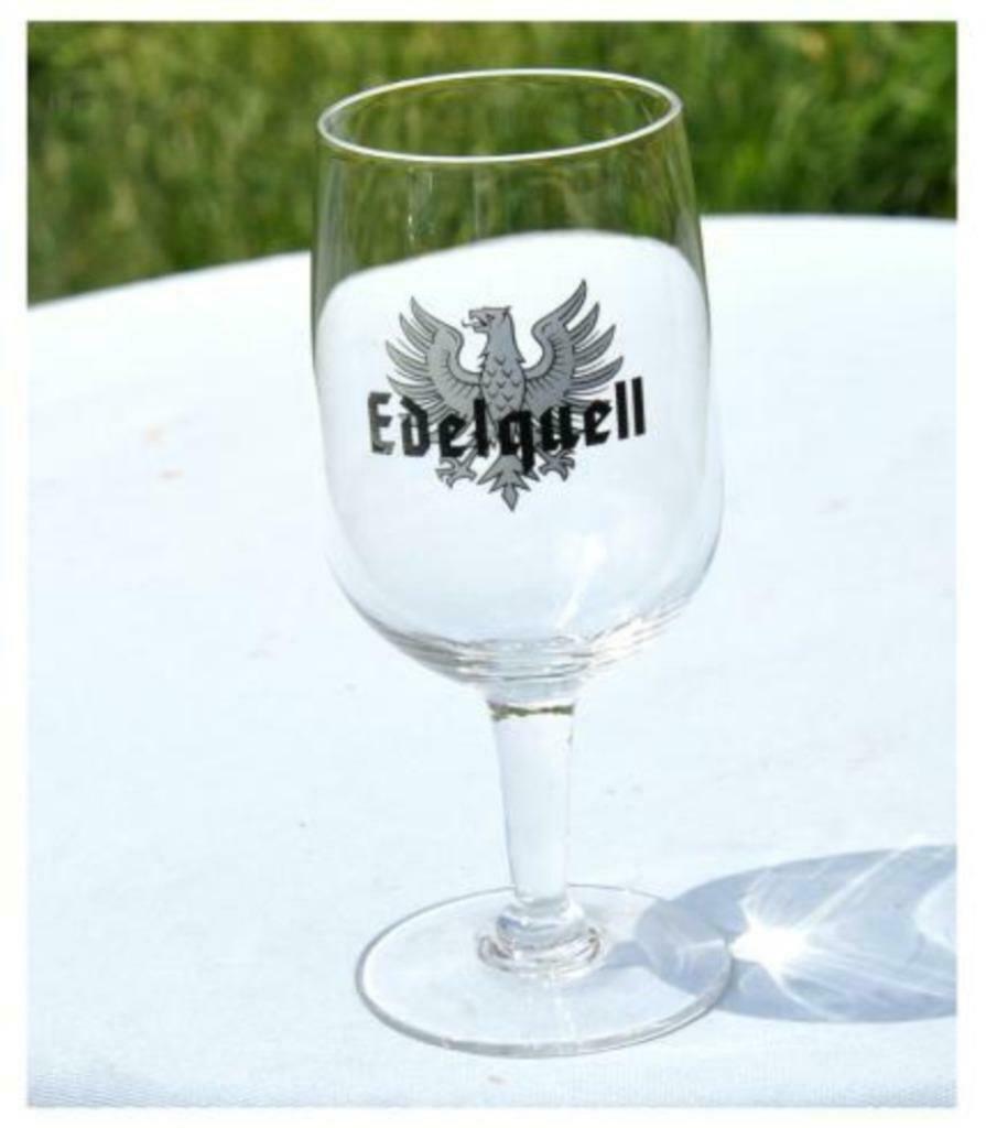 §ancien verre edelquell sur pied ecriture noir  (N°21), Ophalen of Verzenden, Zo goed als nieuw, Glas of Glazen, Overige merken