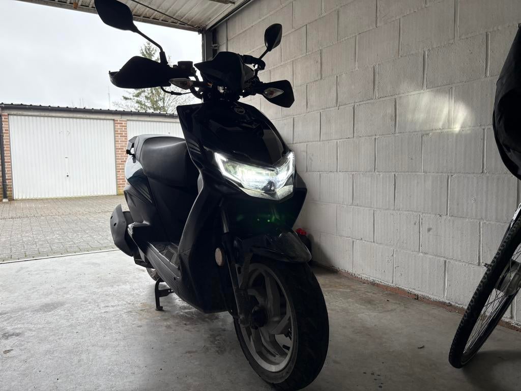 Scooter jet 4 rx, Fietsen en Brommers, Ophalen, Zo goed als nieuw