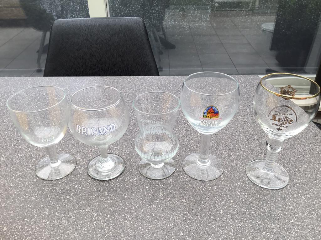 Partij nieuwe en gebruikte bierglazen., Verzamelen, Ophalen
