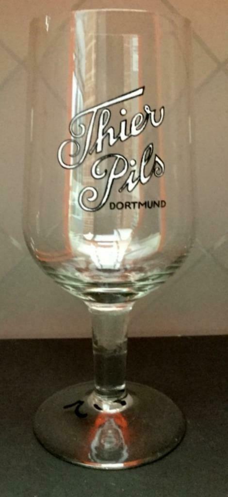 bier glas Thier Pils  email Dortmund op voet Abts Korbeek-Lo, Enlèvement ou Envoi, Comme neuf, Verre à bière