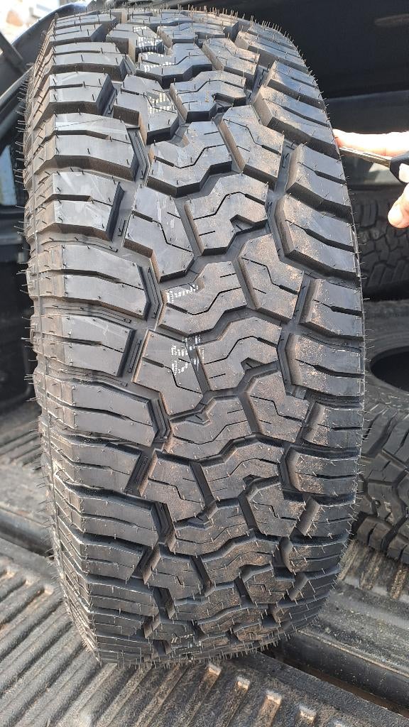 Pneus jeep, Neuf, 4 Saisons, Enlèvement, 265 mm