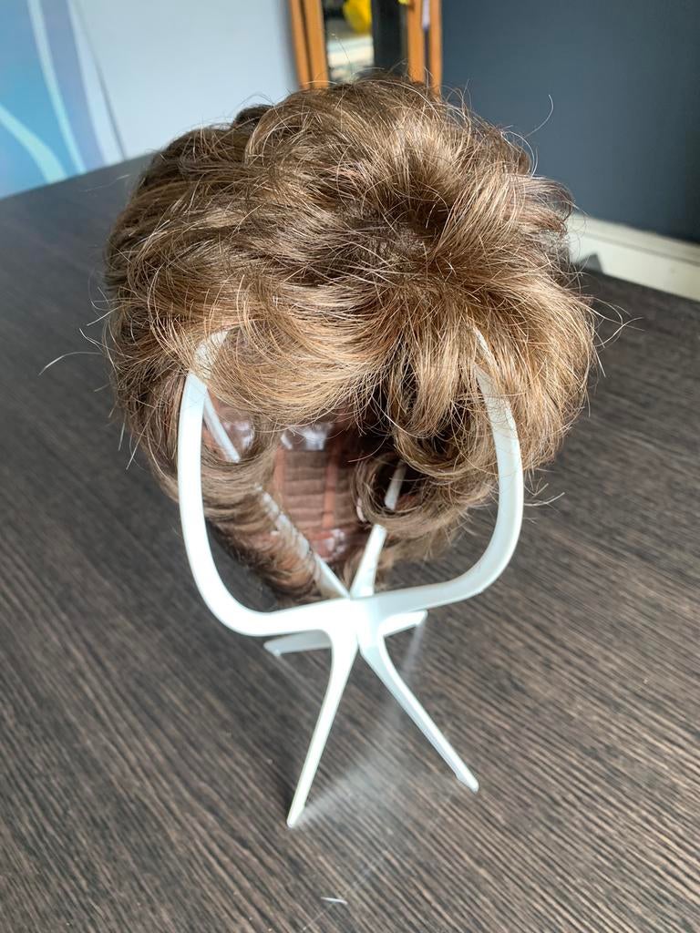 Pruik kort bruin haar, Ophalen of Verzenden, Gebruikt
