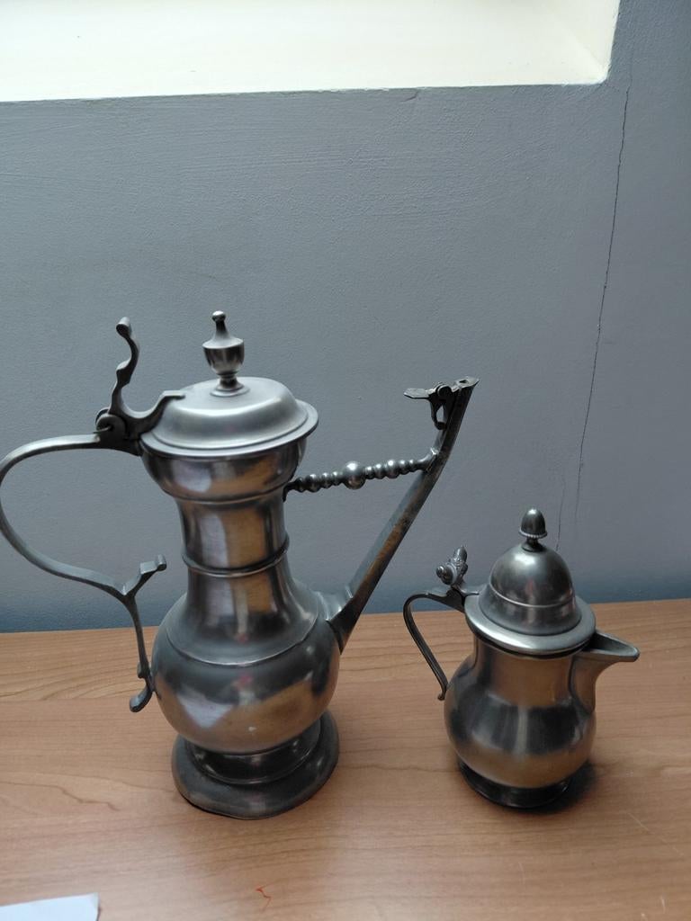 2 tinnen prachtige kannetjes, Ophalen