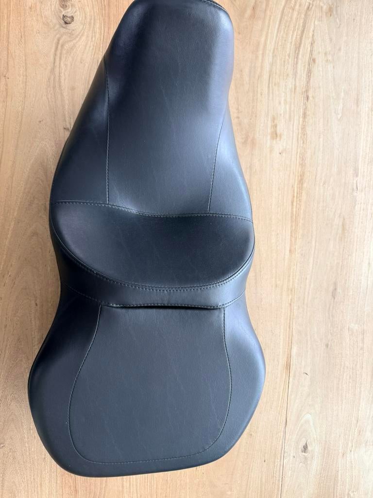 Harley touring duocomfortstoel met laag profiel, Motoren, Onderdelen | Harley-Davidson, Nieuw, Ophalen of Verzenden
