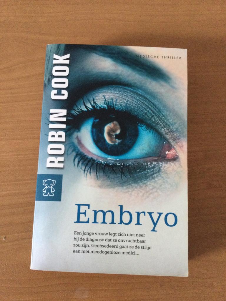 Robin Cook - Embryo - Thriller, Boeken, Ophalen of Verzenden, Zo goed als nieuw