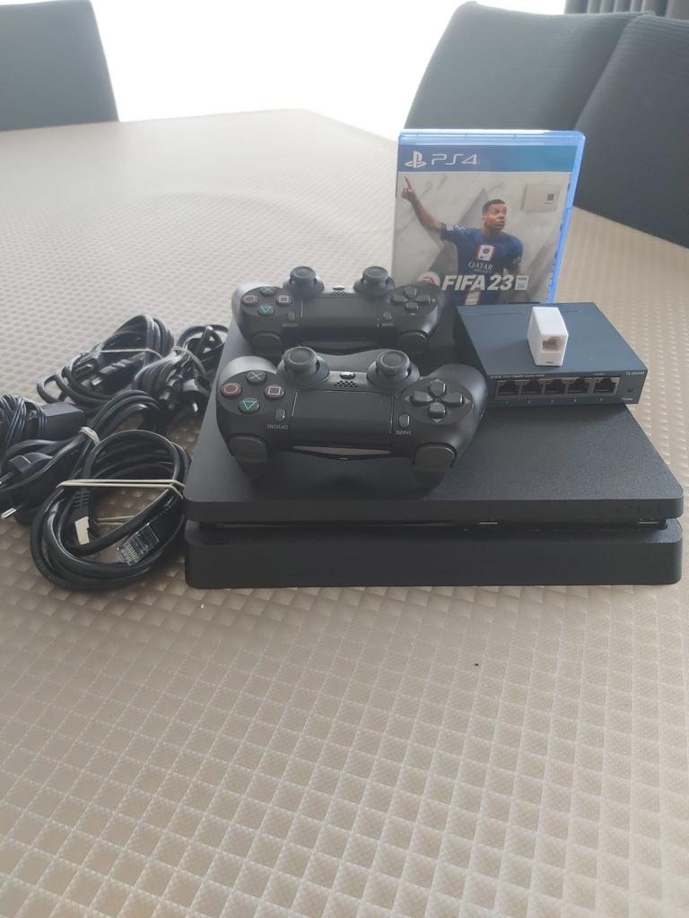 Ps4 met spelletjes, Games en Spelcomputers, Ophalen, Met 2 controllers, 500 GB, Slim