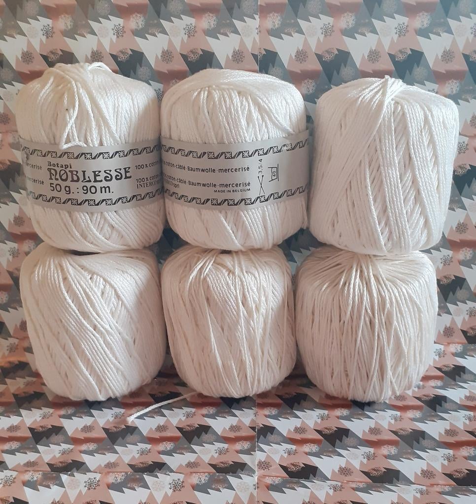 6 boules de coton blanc a tricoter ou crocheter, Hobby & Loisirs créatifs, Enlèvement ou Envoi, Comme neuf, Tricot ou Crochet