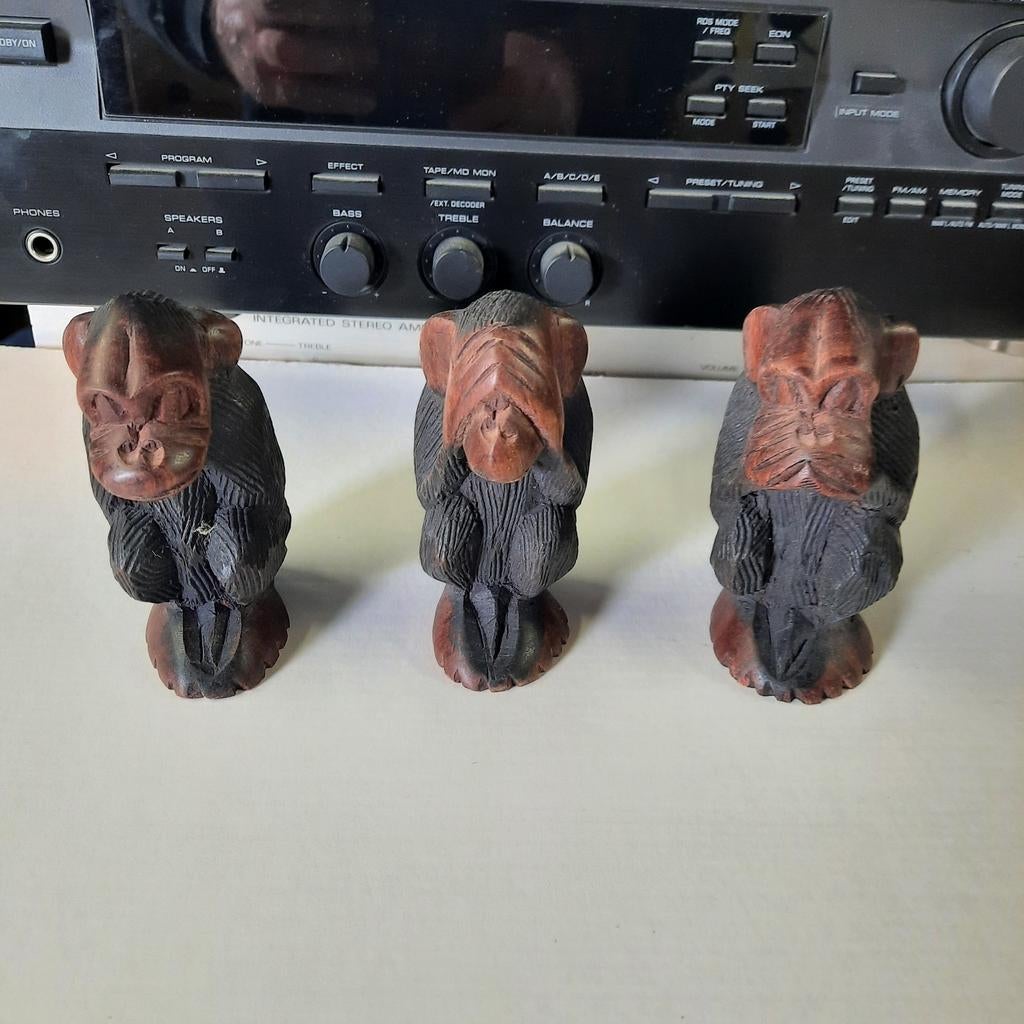 Horen , zien en zwijgen , in hout . 20 euro . 12 cm hoog ., Ophalen of Verzenden, Zo goed als nieuw