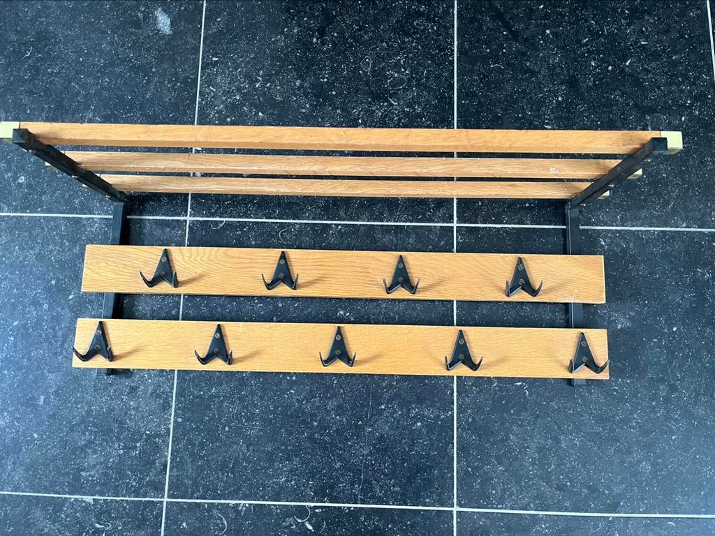 Kapstok uit het jaar 60, Ophalen