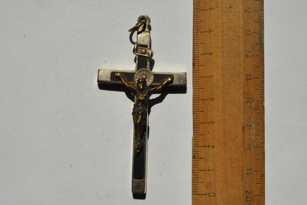 Ancien grand pendentif crucifix bois noir et métal pectorale, Enlèvement ou Envoi