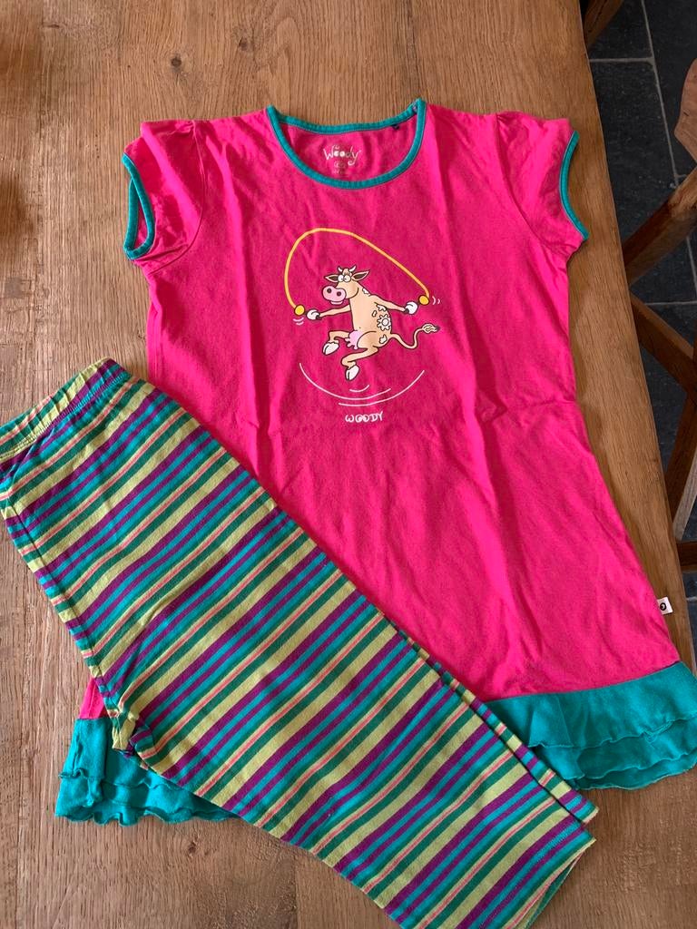 Pyjama Woody taille 128. Etat neuf, Enlèvement ou Envoi, Comme neuf, Vêtements de nuit ou Sous-vêtements, Fille
