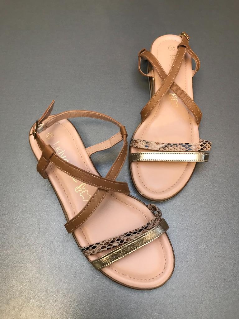 Lady Glam beige sandalen met bandjes - Maat 37, Beige, Zo goed als nieuw, Lady Glam, Sandalen of Muiltjes