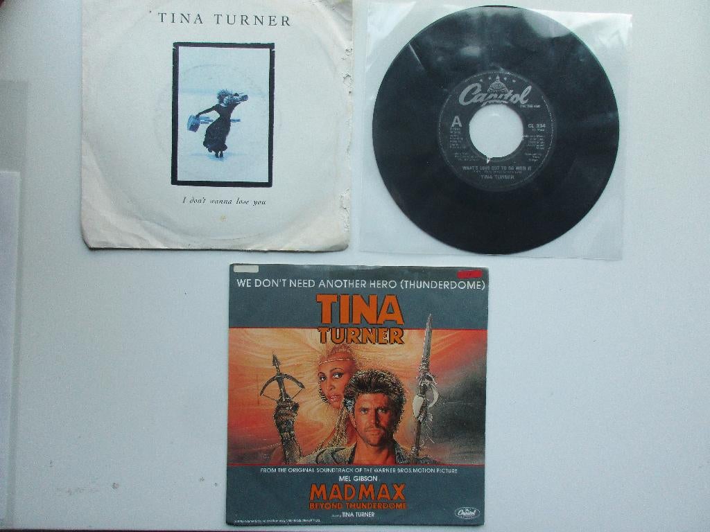 TINA TURNER 2 x 45toeren +, Verzamelen, Muziek, Artiesten en Beroemdheden, Gebruikt, Cd of Plaat, Ophalen of Verzenden