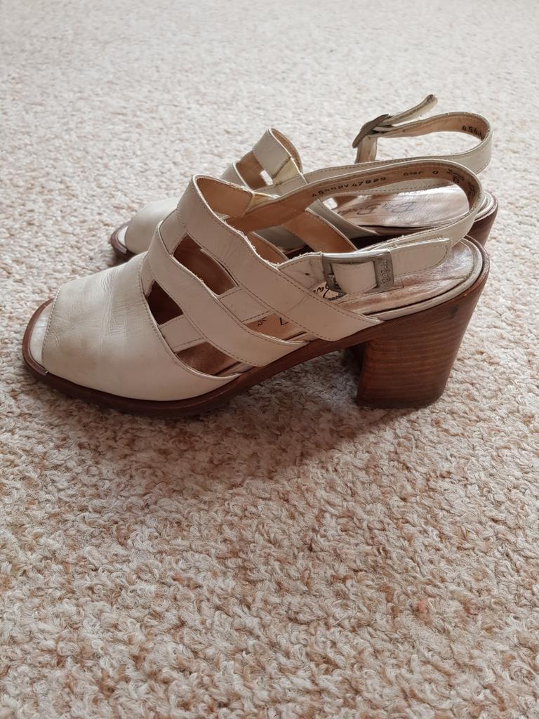 Lederen beige sandalen maat  39 Betty Barclay, Enlèvement ou Envoi, Comme neuf