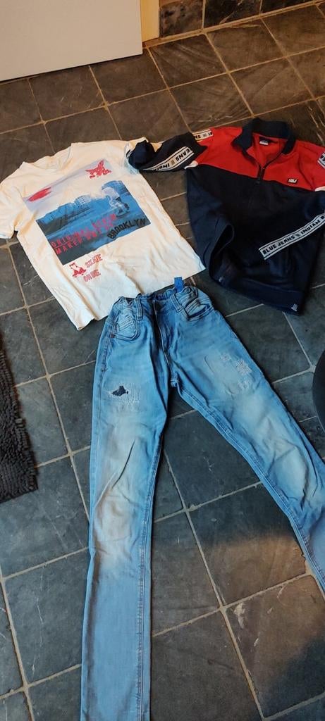 Set pakket jeansbroek tshirt en trui jacket met rits 25 euro, Kinderen en Baby's, Ophalen of Verzenden, Zo goed als nieuw