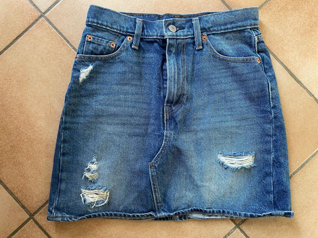 Levi's W26 blauwe jeansrok washed voorgescheurde pre-used, Maat 34 (XS) of kleiner, Gedragen, Levi's, Boven de knie
