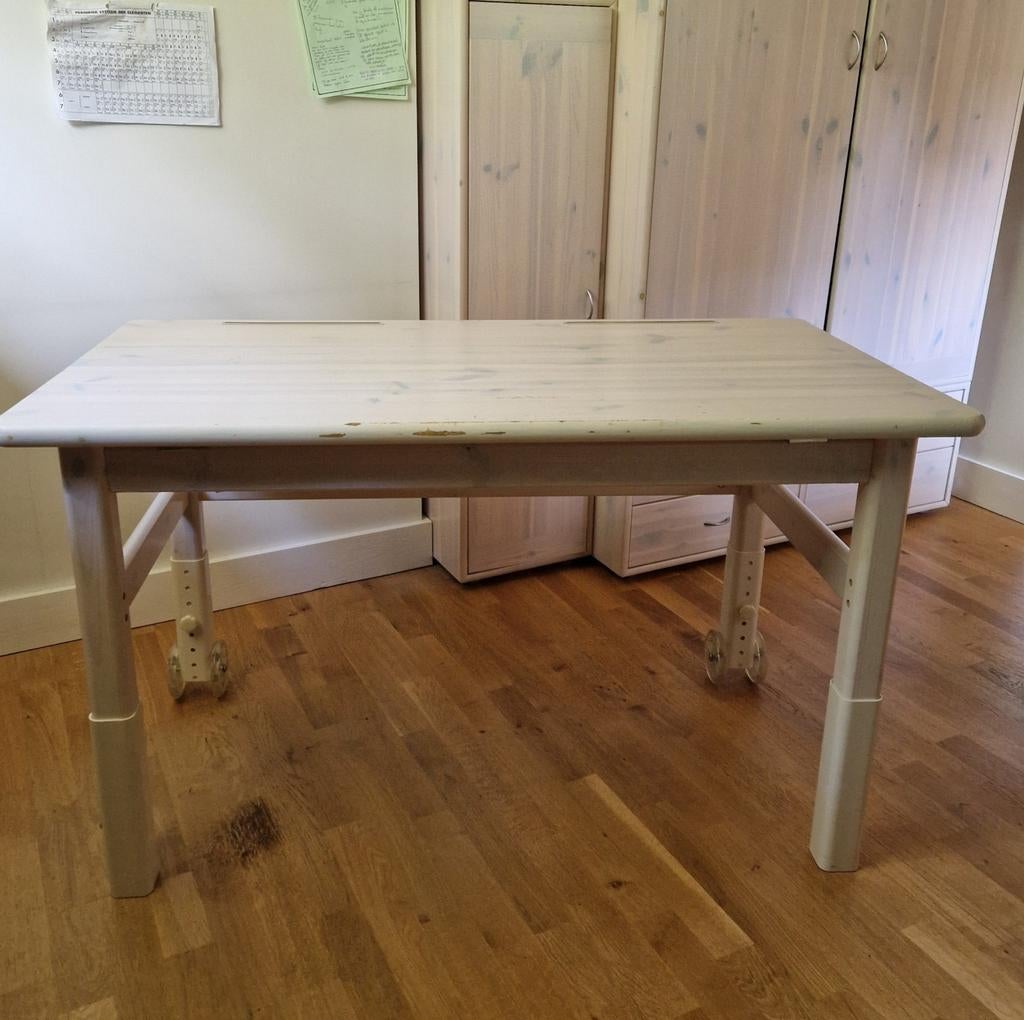 Magnifique bureau pour enfants de FLEXA, bois de pin teinté, Enlèvement, Réglable en hauteur, Utilisé