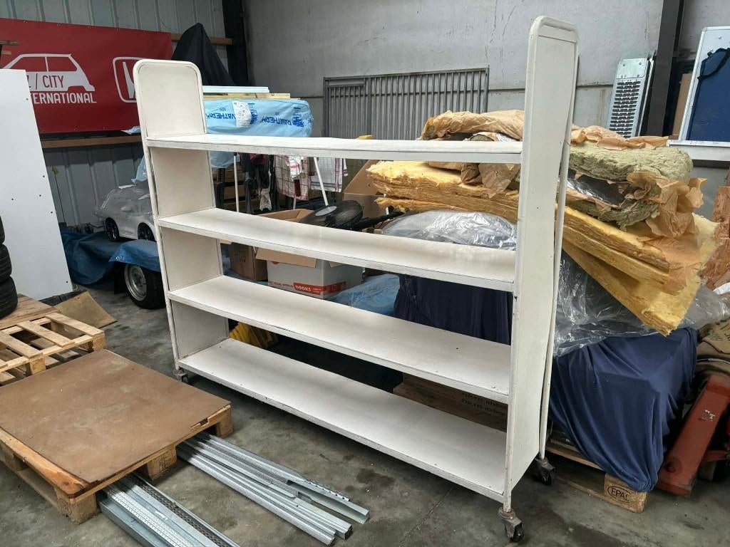 Stevig rek op wieltjes, Ophalen, Gebruikt