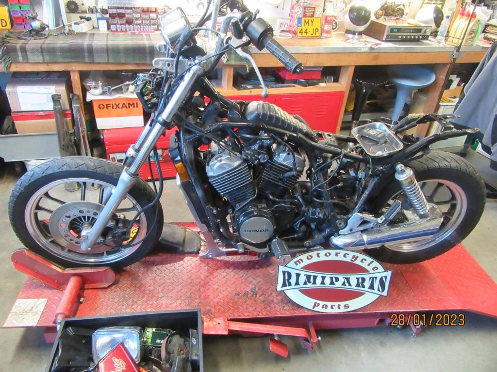 Op zoek naar Honda VT500C VT 500 C Shadow PC08 '84 delen?, Motoren, Ophalen of Verzenden, Gebruikt
