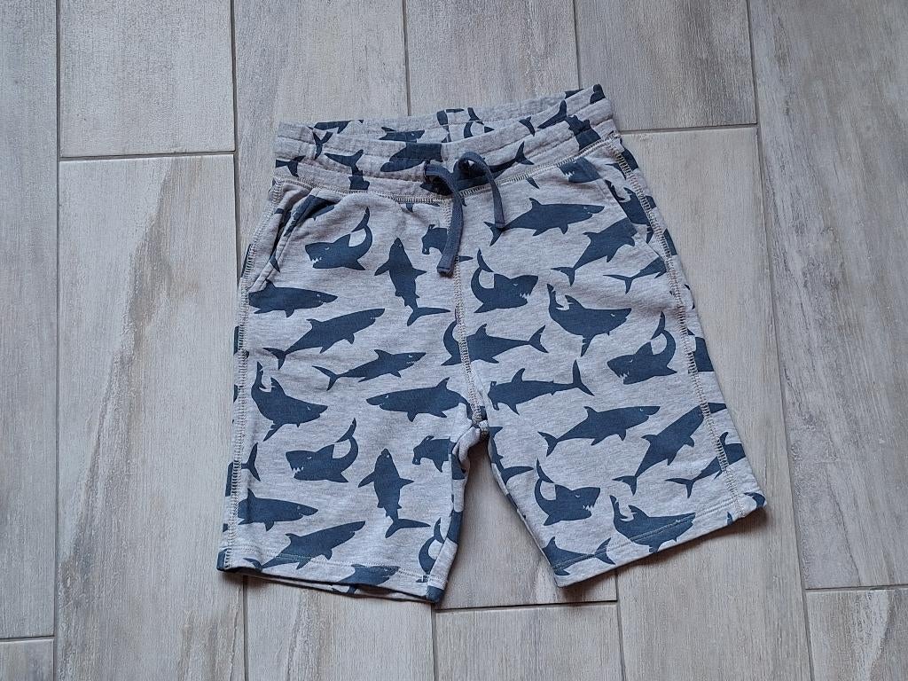 ★ M122/128 - Korte broek shark, Ophalen of Verzenden, Zo goed als nieuw, Jongen, Broek