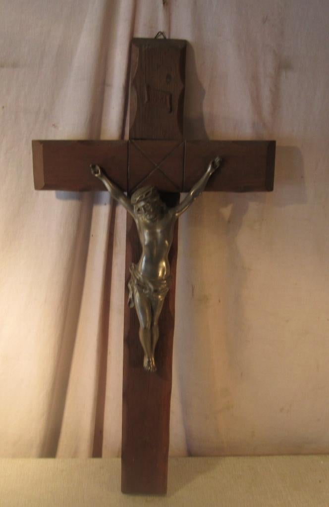 joli crucifix ancien en métal et bois - 70x35, Enlèvement ou Envoi