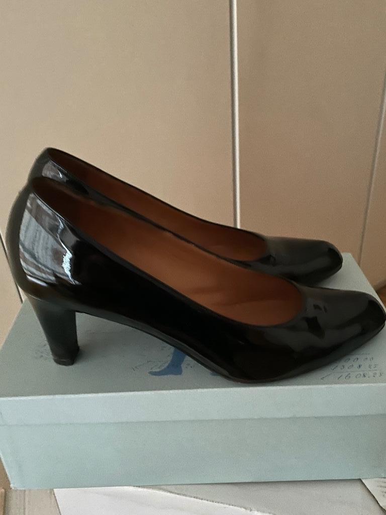 Chaussures avec talon cuir verni p.38 noir et cerise Voltan, Vêtements | Femmes, Chaussures, Chaussures à haut talons, Voltan