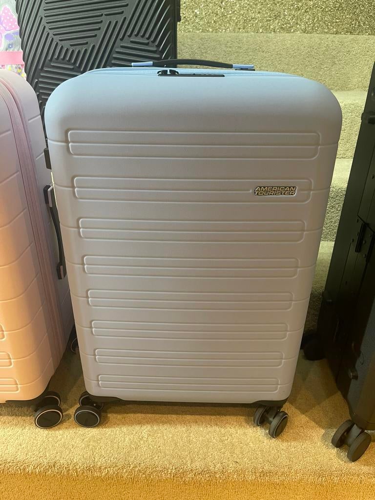 Blauwe koffer van American Tourister, Handtassen en Accessoires, Wieltjes, 50 tot 60 cm, Hard kunststof, Nieuw